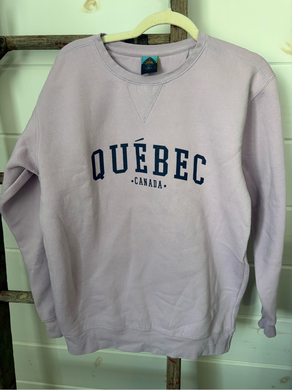 Québec Canada Lavender Crewneck Sweatshirt
